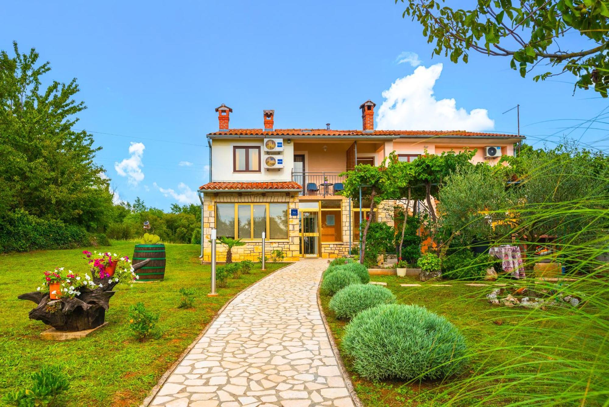 Holiday Apartment Ariella Krizanici Exterior photo
